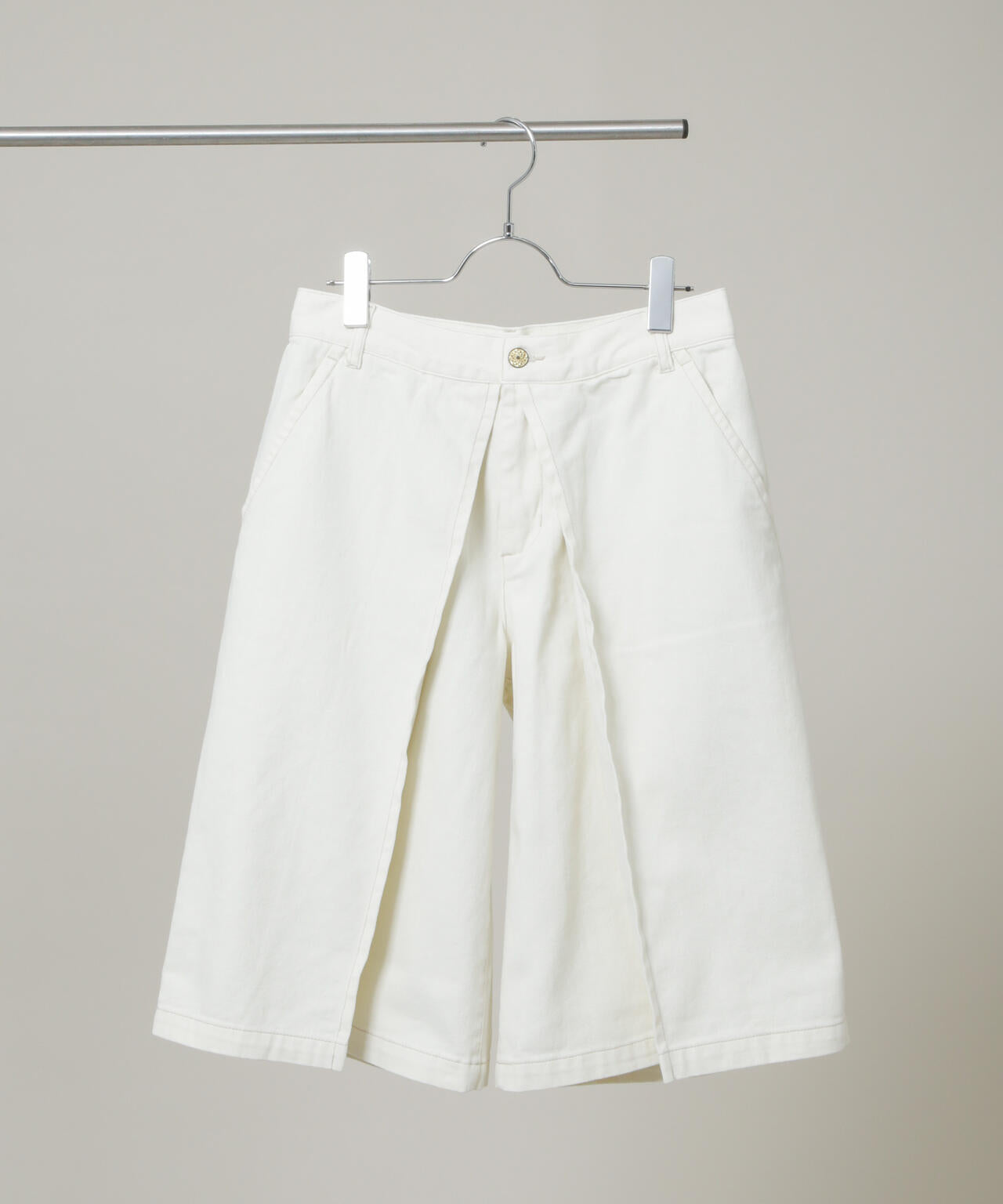 157/HALF TUCK SHORTS